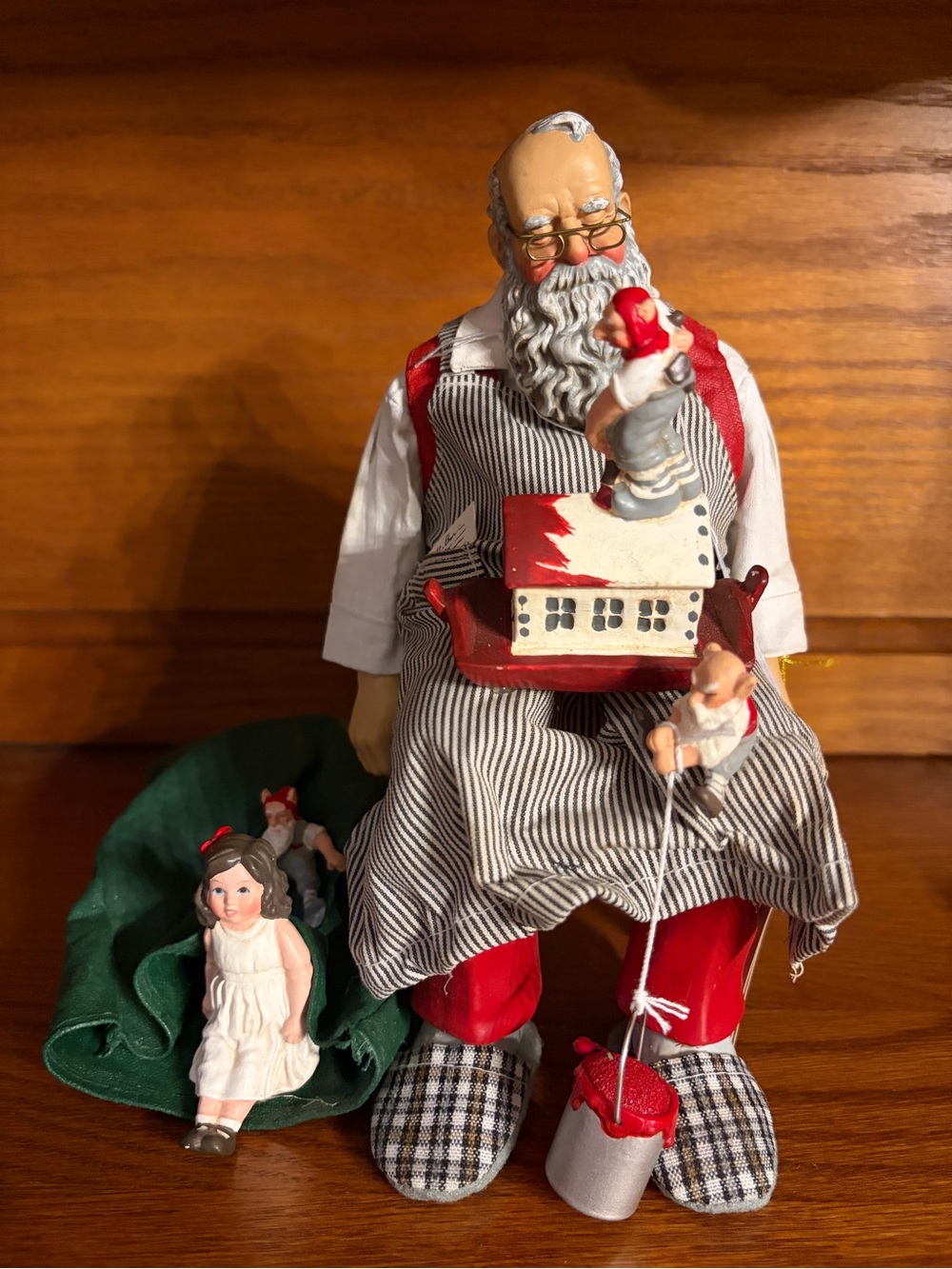 🌟NWT🌟 Clothtique “Santa’s Helpers” Figurine
